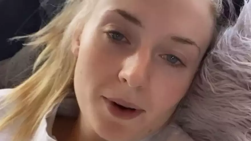 Sophie Turner Shuts Down Anti-Maskers By Revealing She Gave Birth While Wearing Face Covering