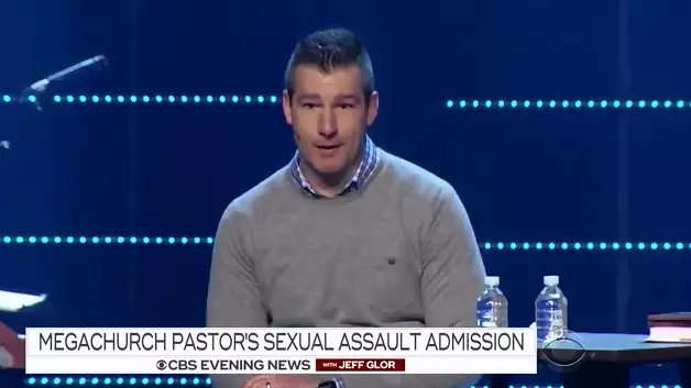 ​Pastor Gets Standing Ovation For Confessing To 'Sexual Incident' With Teenager
