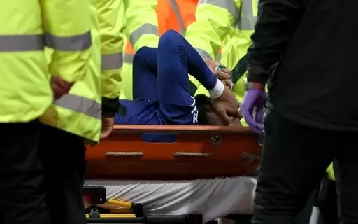 Andre Gomes Cries After Reading Everton Fan's Letters After Ankle Break
