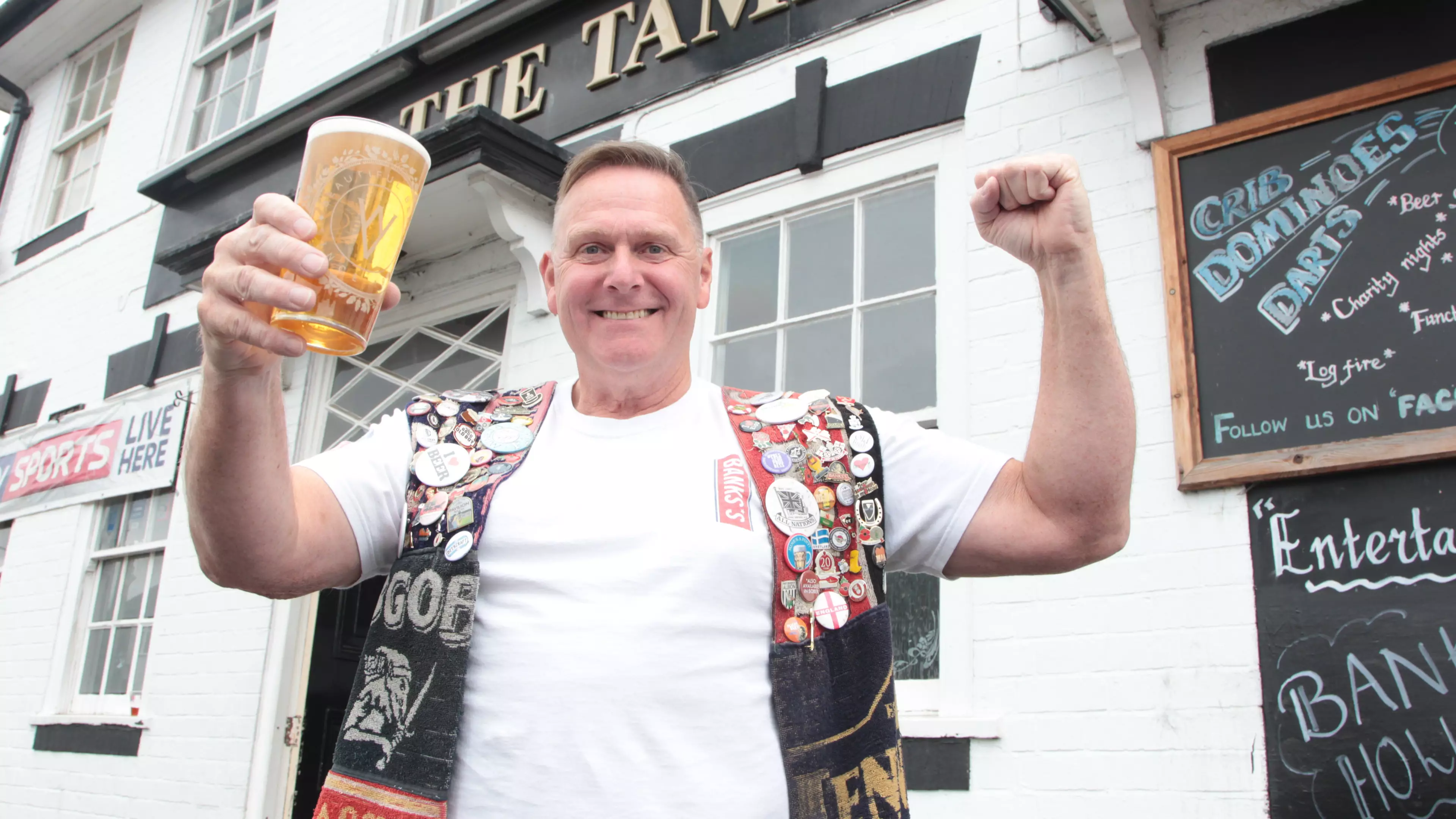 Man On 35-Year Pub Crawl Sinks 50,000th Pint
