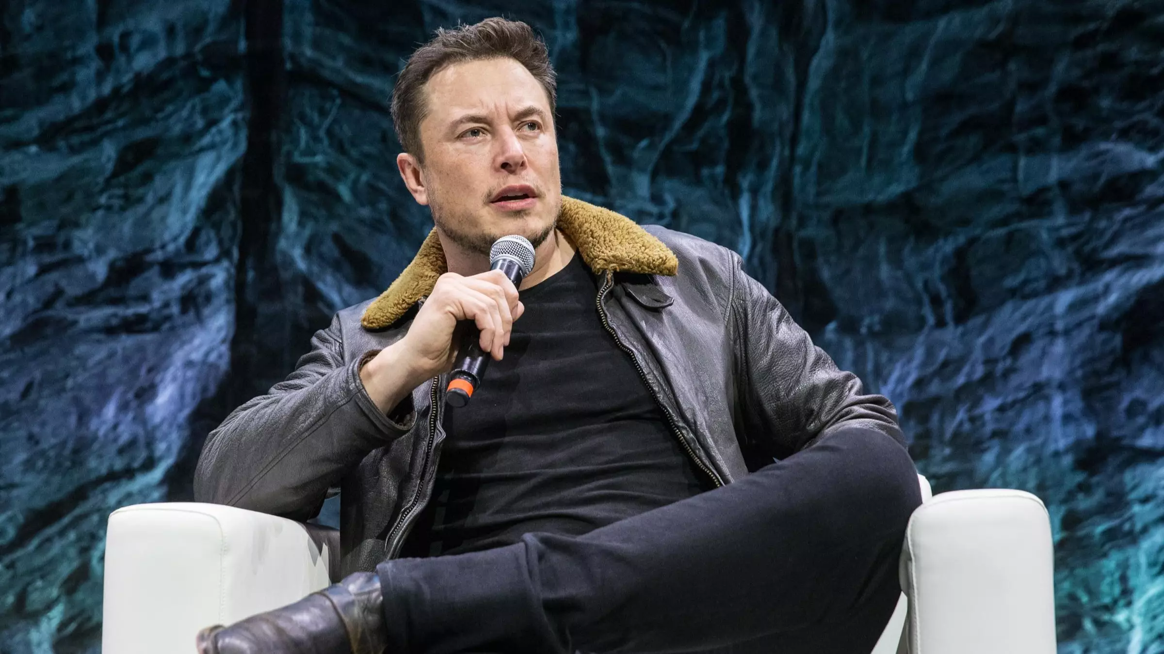 The Matrix Director Says 'F*** You' To Elon Musk After He Tweeted About Taking 'The Red Pill'