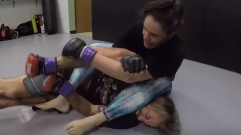 Female MMA Fighter Destroyed A Troll Who Said He Could Beat Any Woman