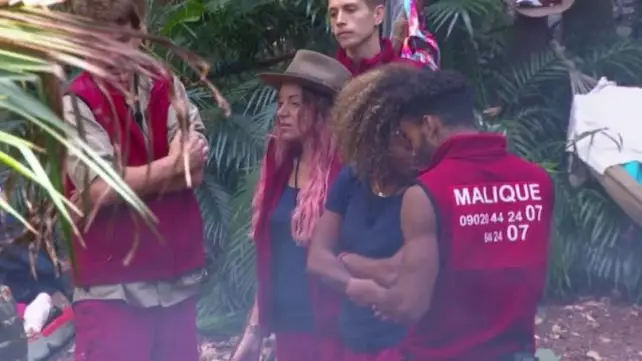 Viewers Are Convinced Malique Thompson-Dwyer Had A Phone In The Jungle