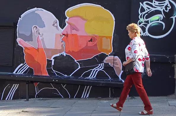 Mural Of Putin And Trump Kissing Is Going Viral Because... Why Not?