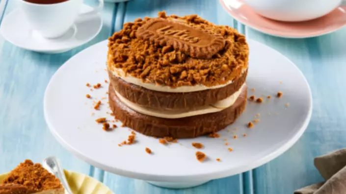 Woolworths Shocks Australia With Delicious $8 Biscoff Vegan Cake 