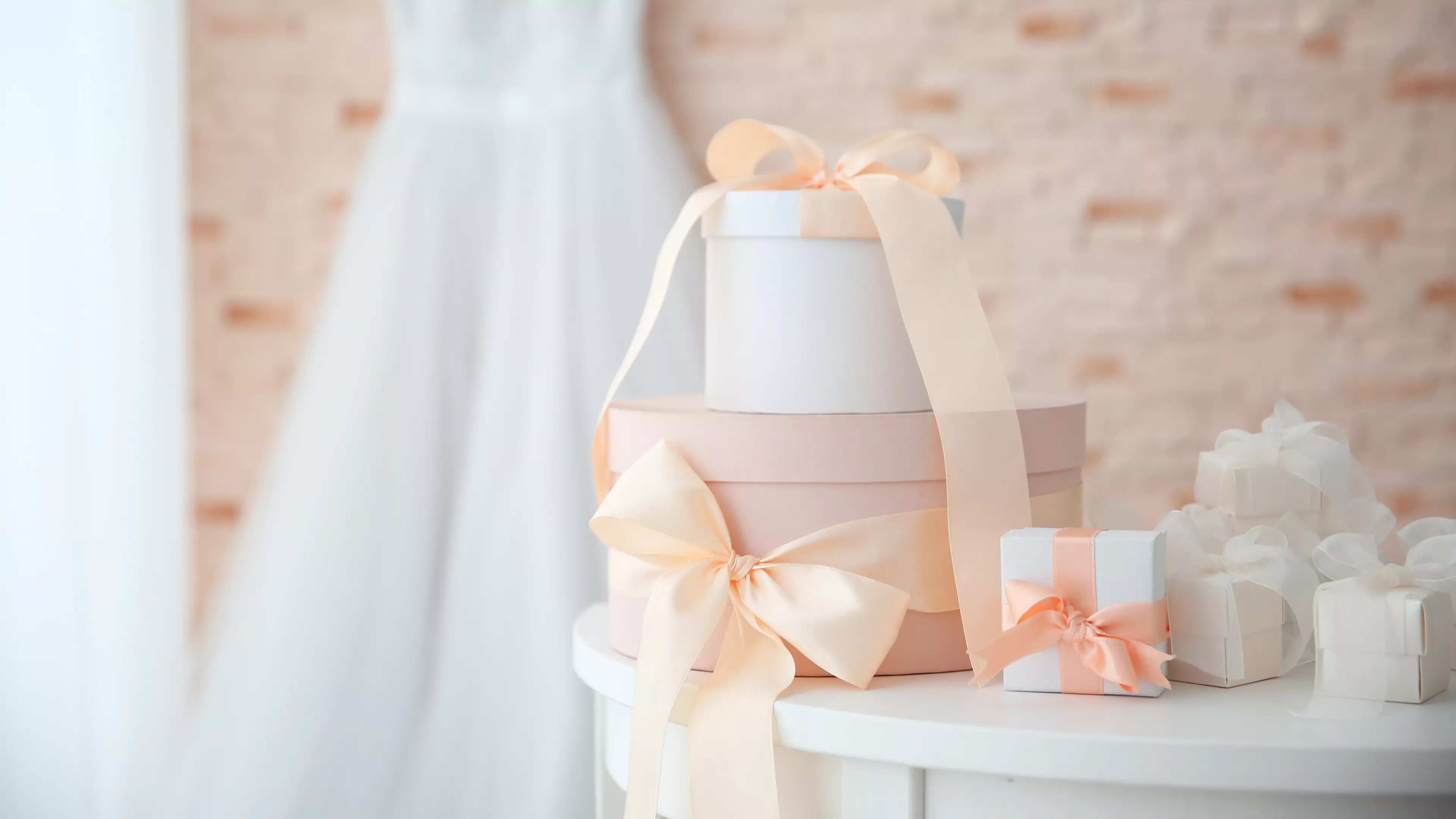 Bride Asks For Advice After Not Receiving Gifts From Guests