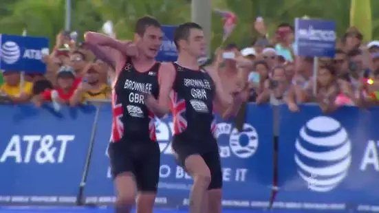 Alistair Brownlee Shows Serious Brotherly Love To Help Jonny Over Finish Line