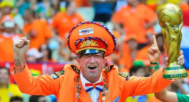Robin Van Persie And Klaas Jan Huntelaar Pay Tribute To The Orange General