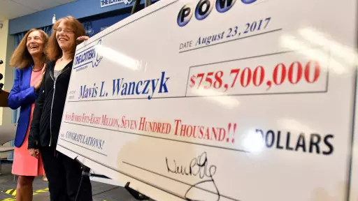 Woman Who Won $750m Lottery Prize Reveals Her First Move