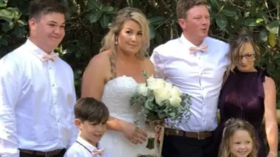 Three Year Old Girl Flips The Middle Finger During Mum & Dad's Wedding Picture