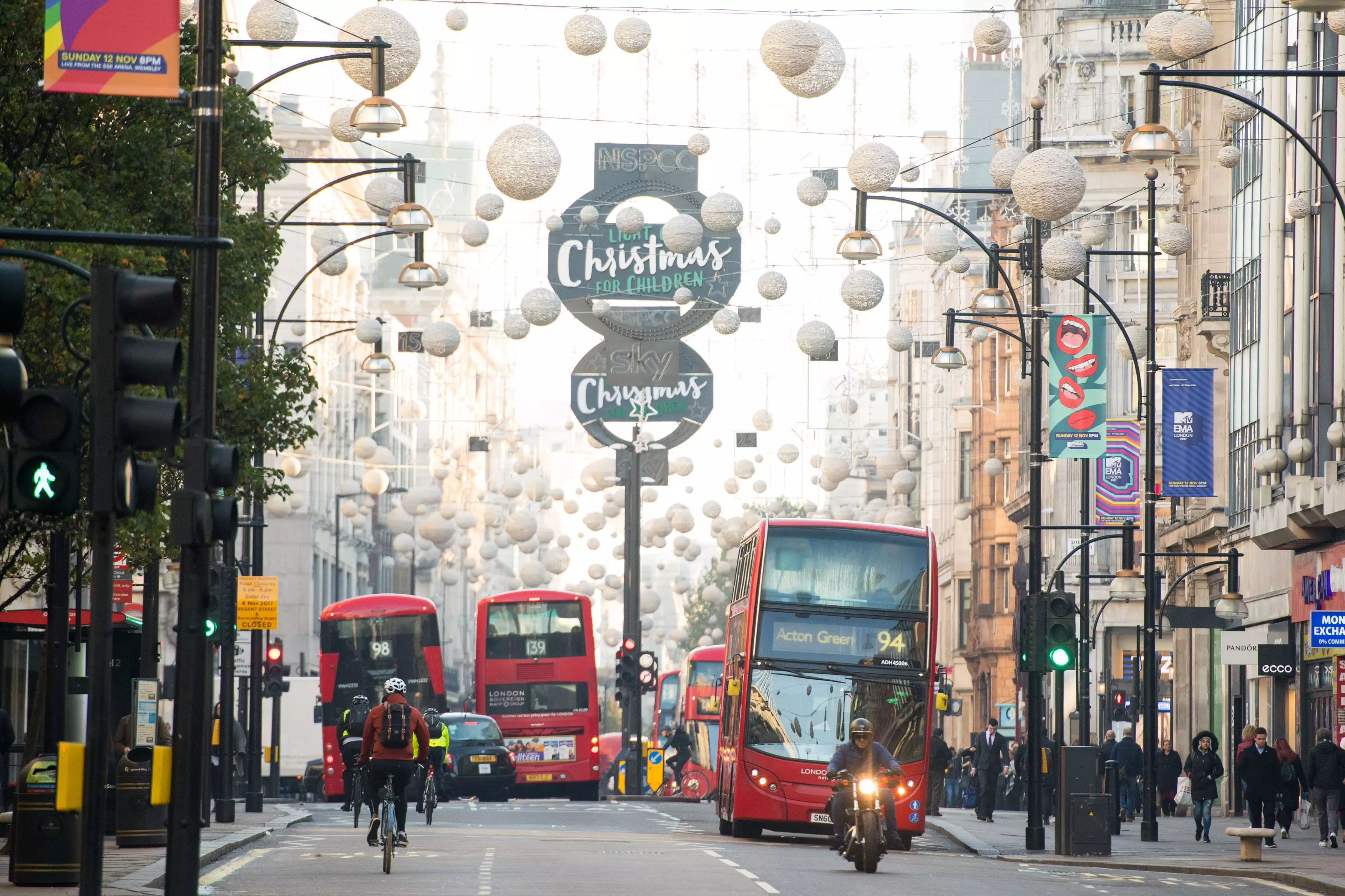 Plans To Pedestrianise London's Oxford Street Announced