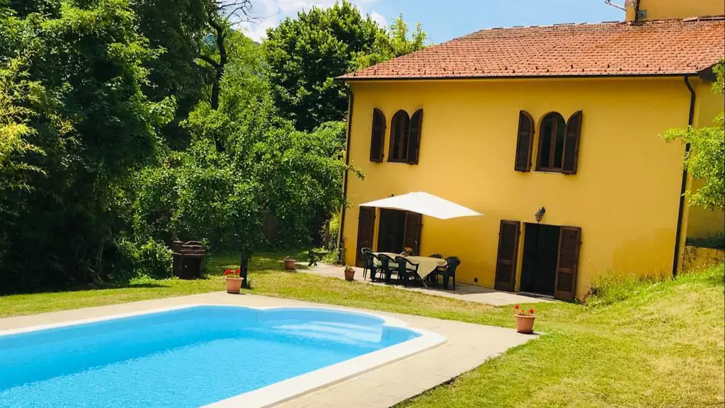 ​Family Are Selling Their £400k Tuscan Villa For £25 A Ticket