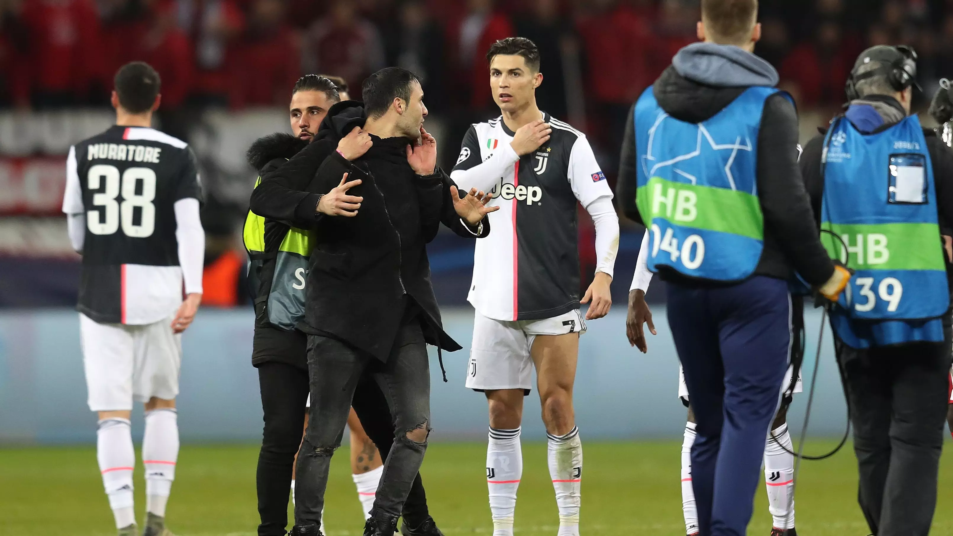 Cristiano Ronaldo Goes Absolutely Ballistic After Pitch Invader Grabs Him By The Neck