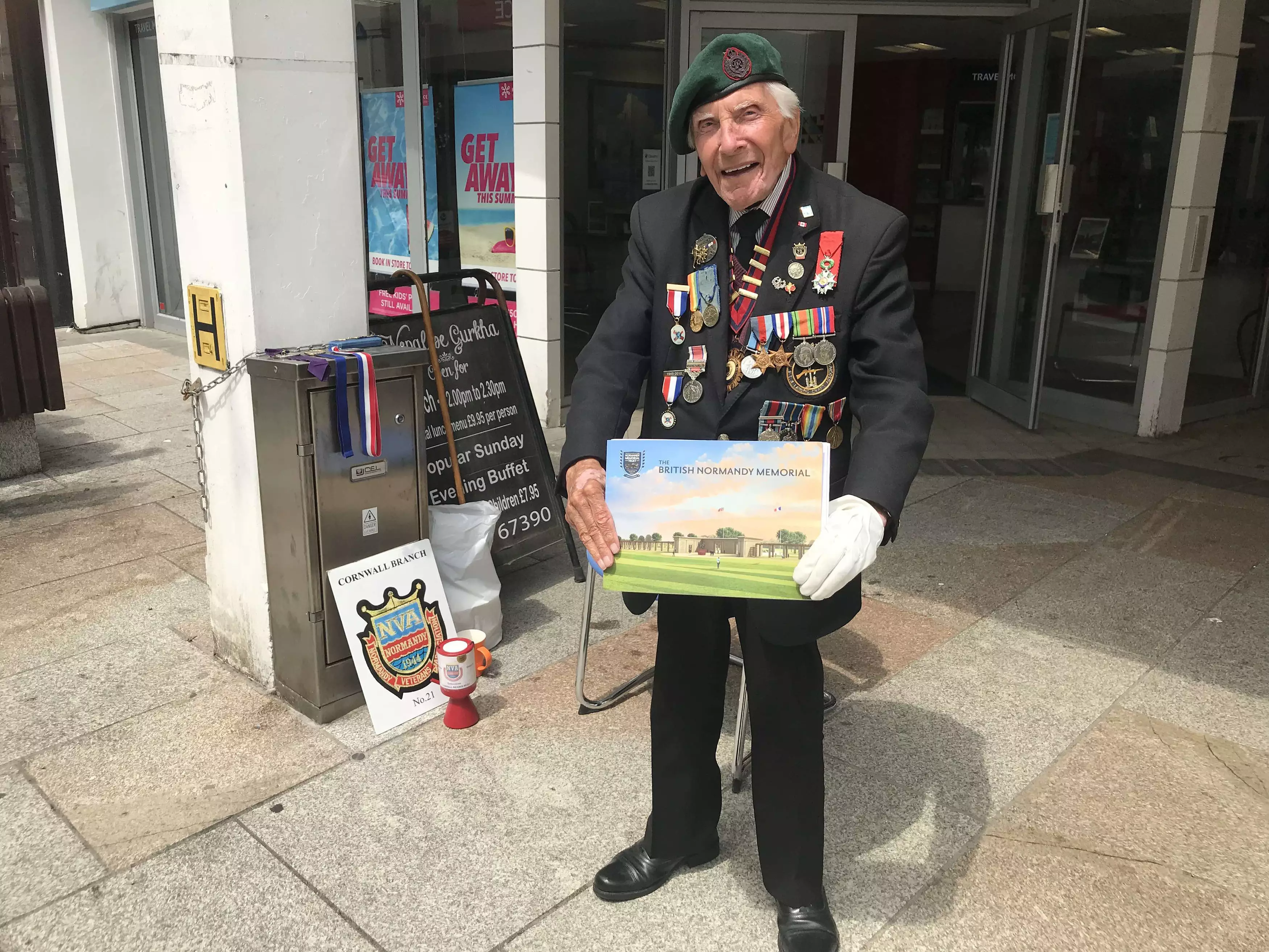 D-Day veteran and war hero Harry Billinge was awarded an MBE.