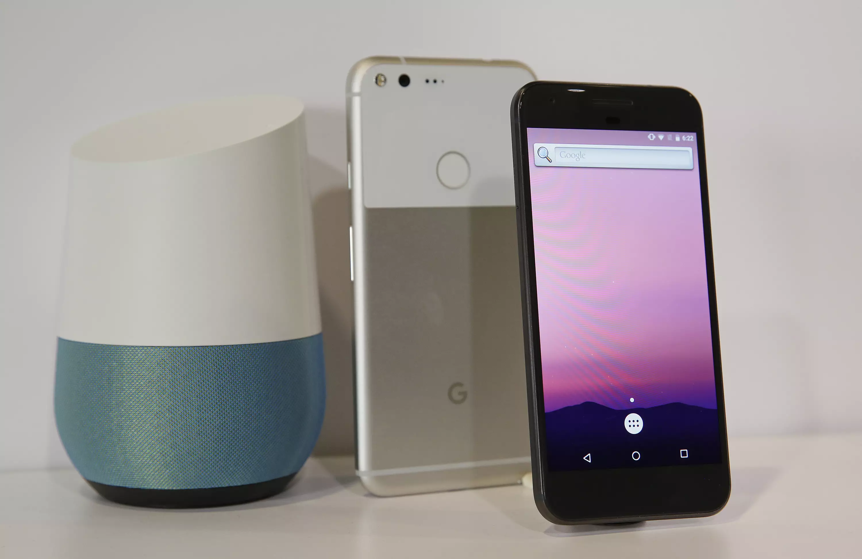 Google Has Unveiled Its New Phone And It Looks Pretty Cool 