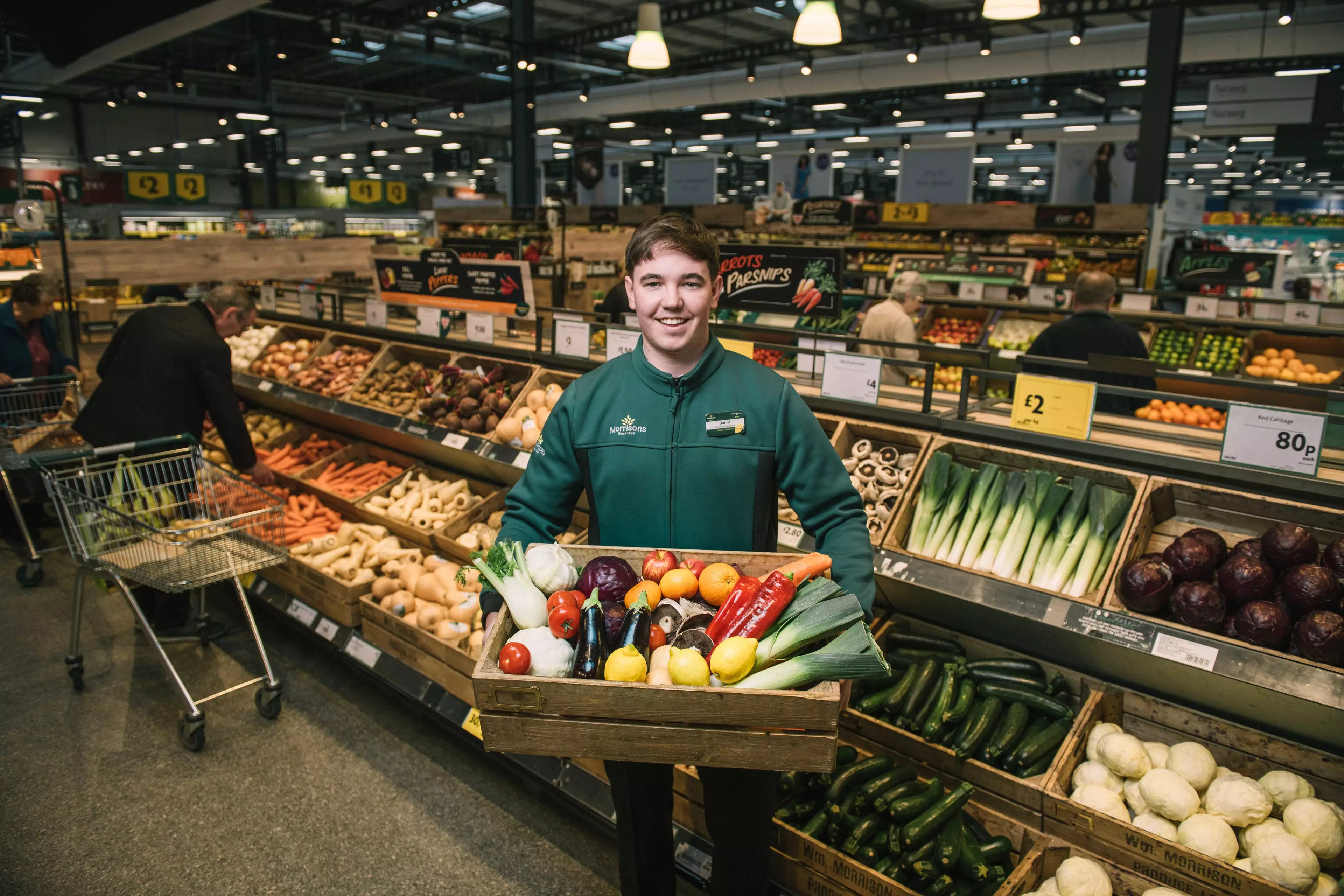 Customers will be able to choose from 127 varieties of fruit and veg - all plastic-free.