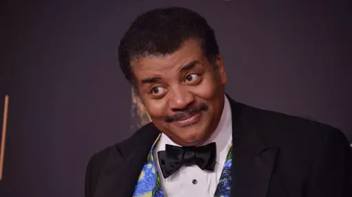 Neil DeGrasse Tyson Trolls Flat Earthers With A Fake Lunar Eclipse