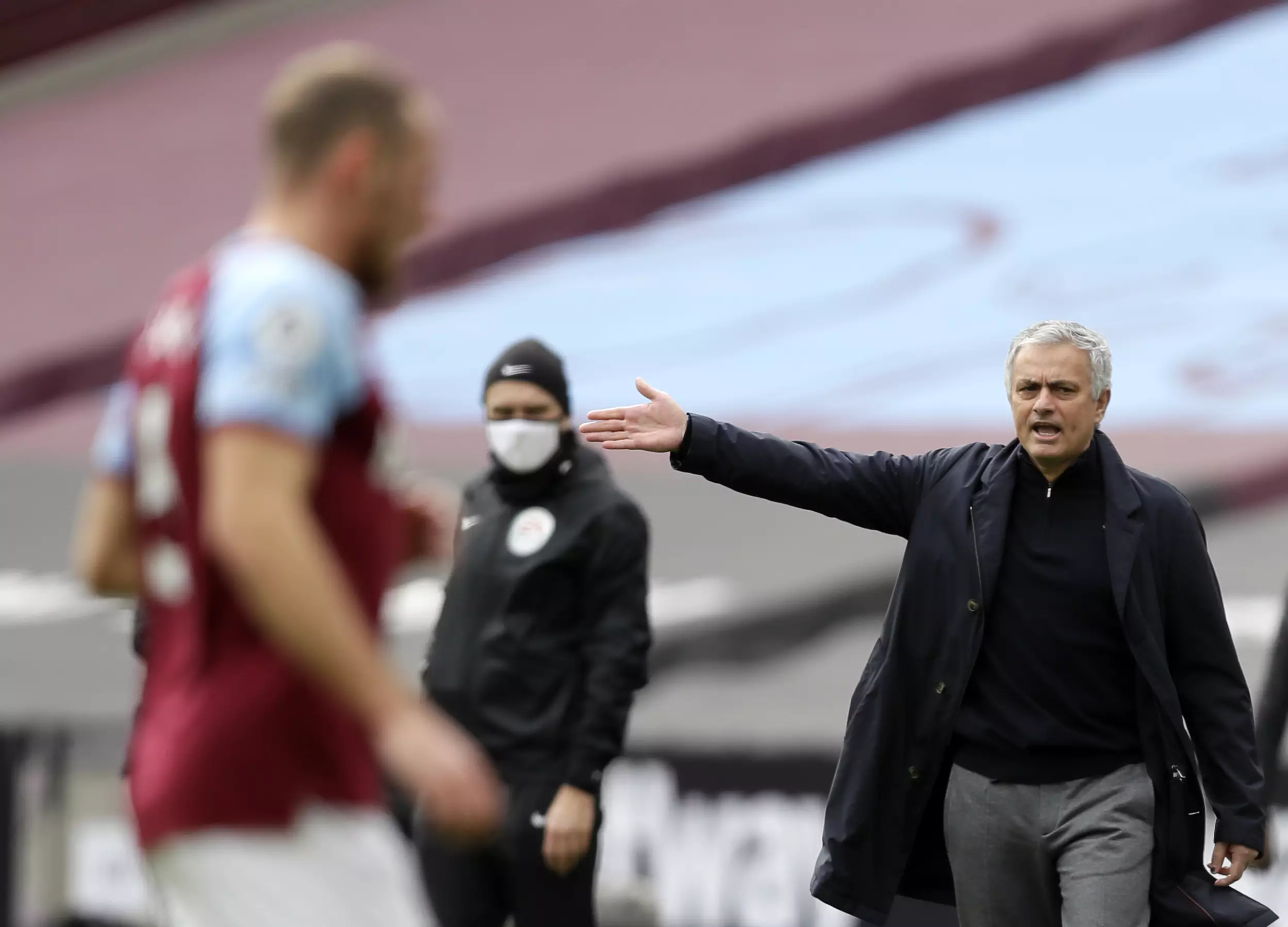Mourinho shouts instructions during his side's defeat. Image: PA Images