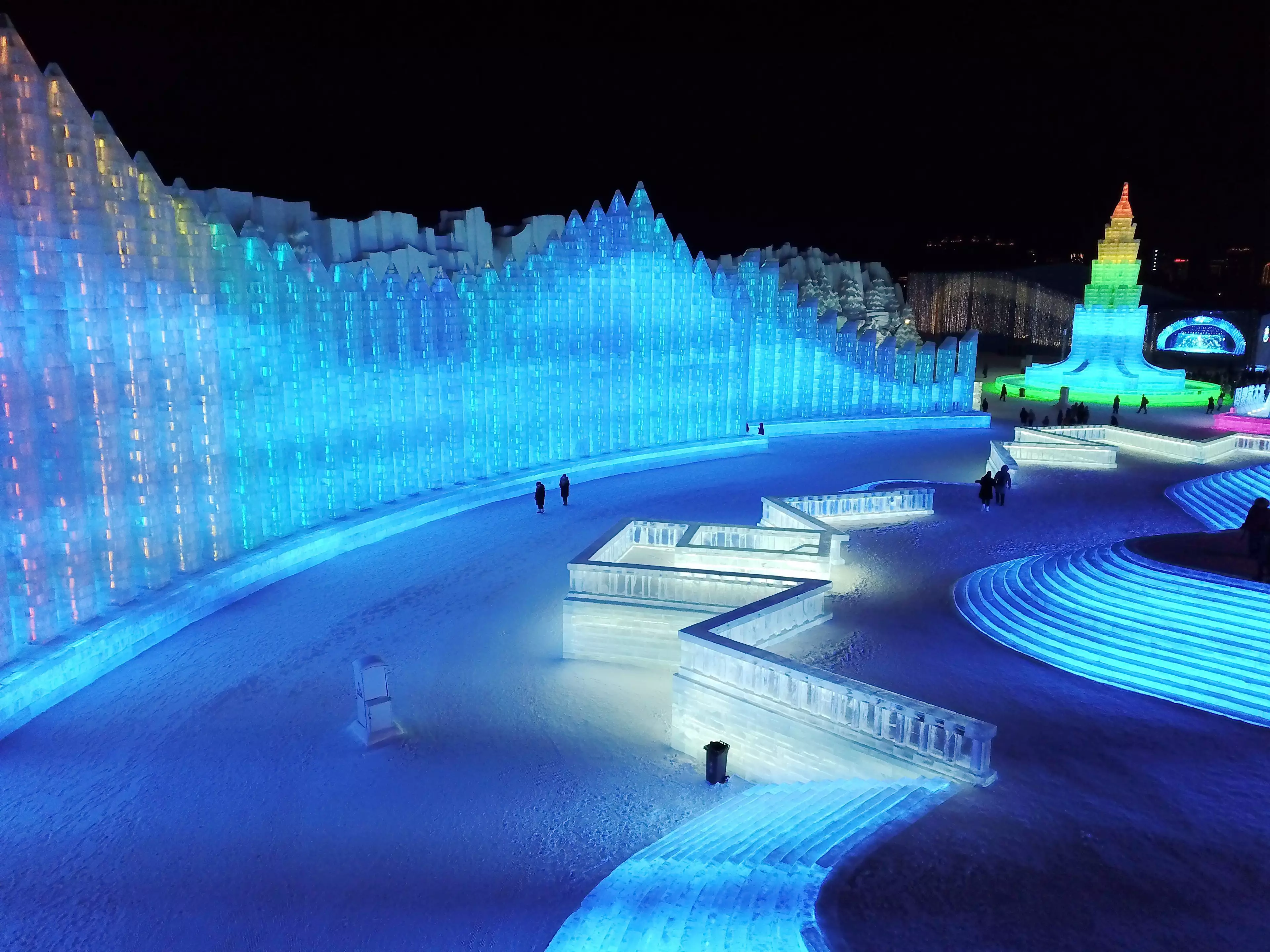 Sculptures are made from 220,000 cubic metres of ice (