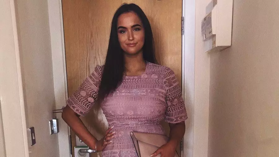 Woman Hits Back At Man Who Criticised Her Appearance On Tinder