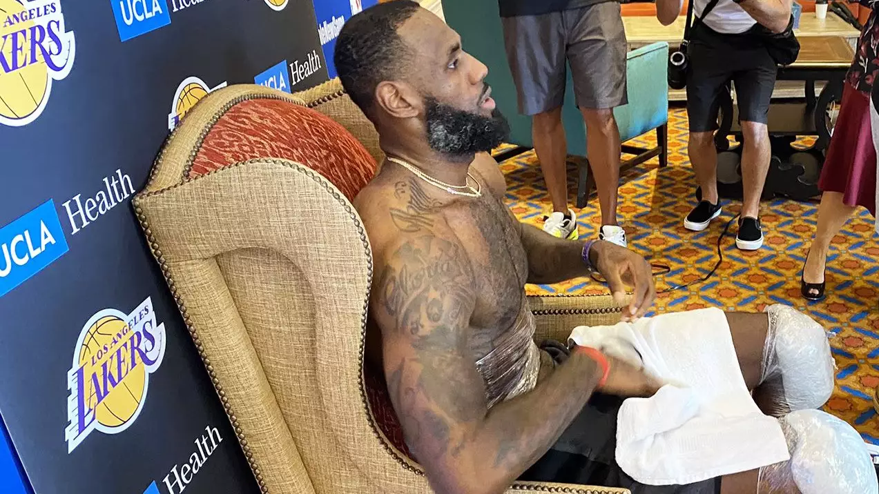 LeBron James Sat In A Throne For A Press Conference And Fans Are Loving It