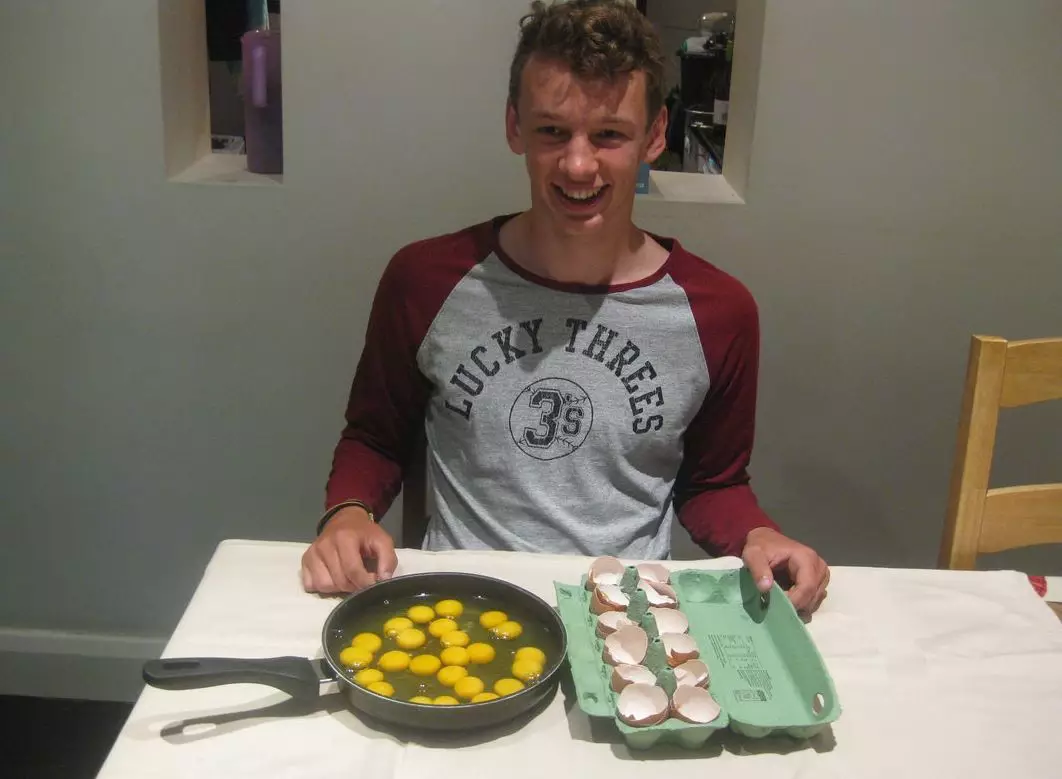 Lad Buys Pack Of Eggs And Bags Himself A Dozen Double Yolkers 
