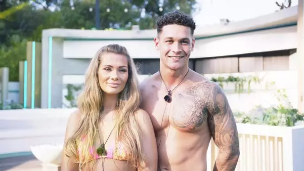 On the first night Shaughna coupled up with tatted scaffolder Callum Jones (