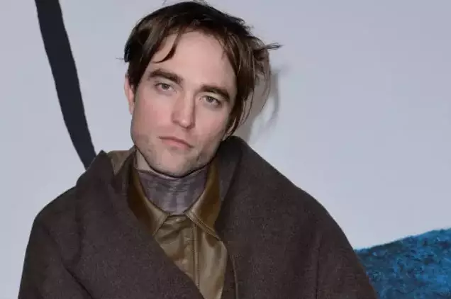 Robert Pattinson will play Batman.