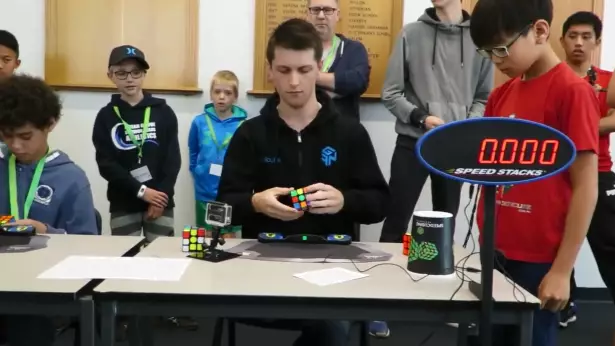 Guy Breaks Rubik's Cube World Record By Solving The Puzzle In 4.22 Seconds