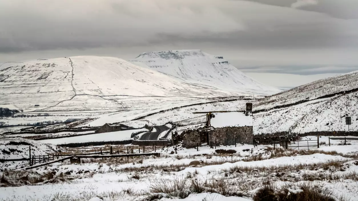 Weekend Weather Takes A Turn As UK Forecasts Snow, Sleet And Strong Winds