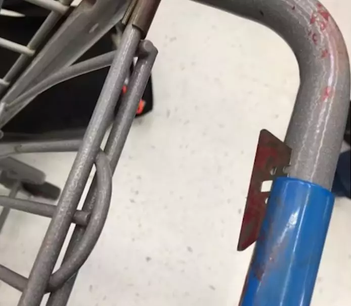 The razor blade attached to the handle of the trolley.