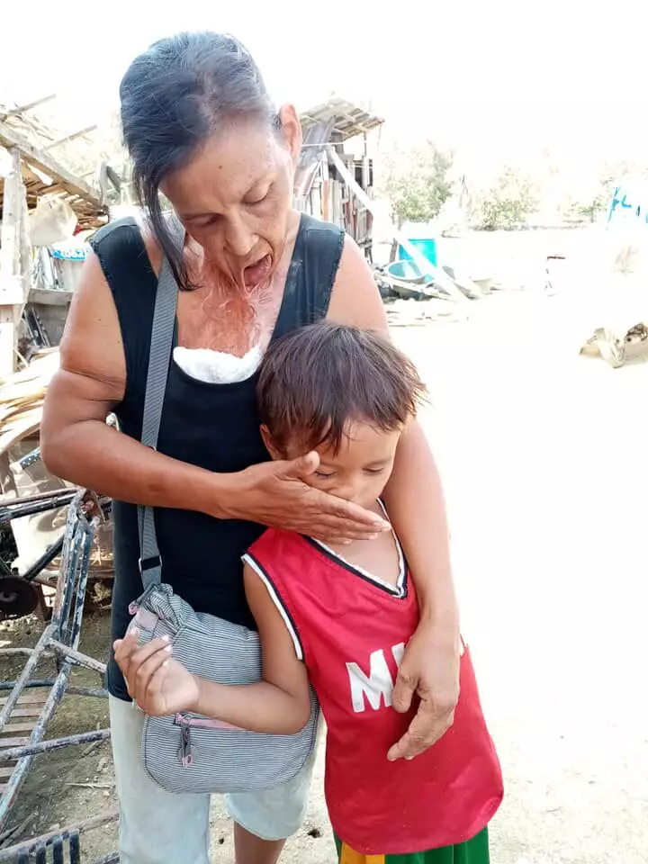 Leonor travels from town to town with her youngest son asking for donations.