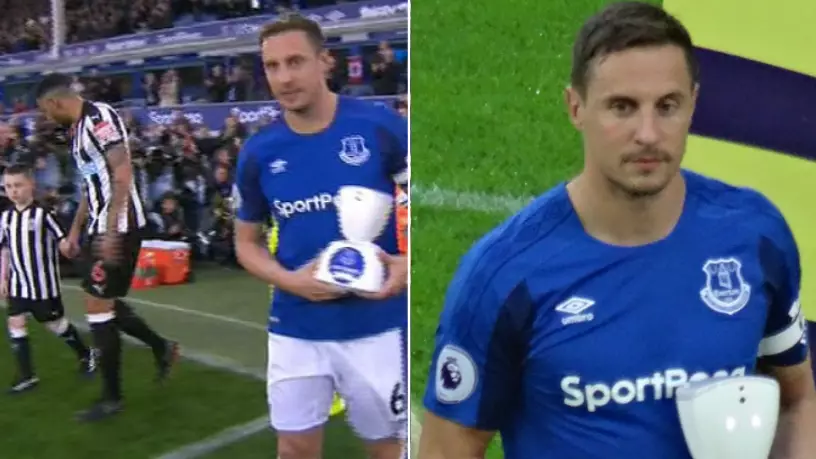 Phil Jagielka Carried The World’s First Virtual Mascot On The Pitch For A Great Reason 