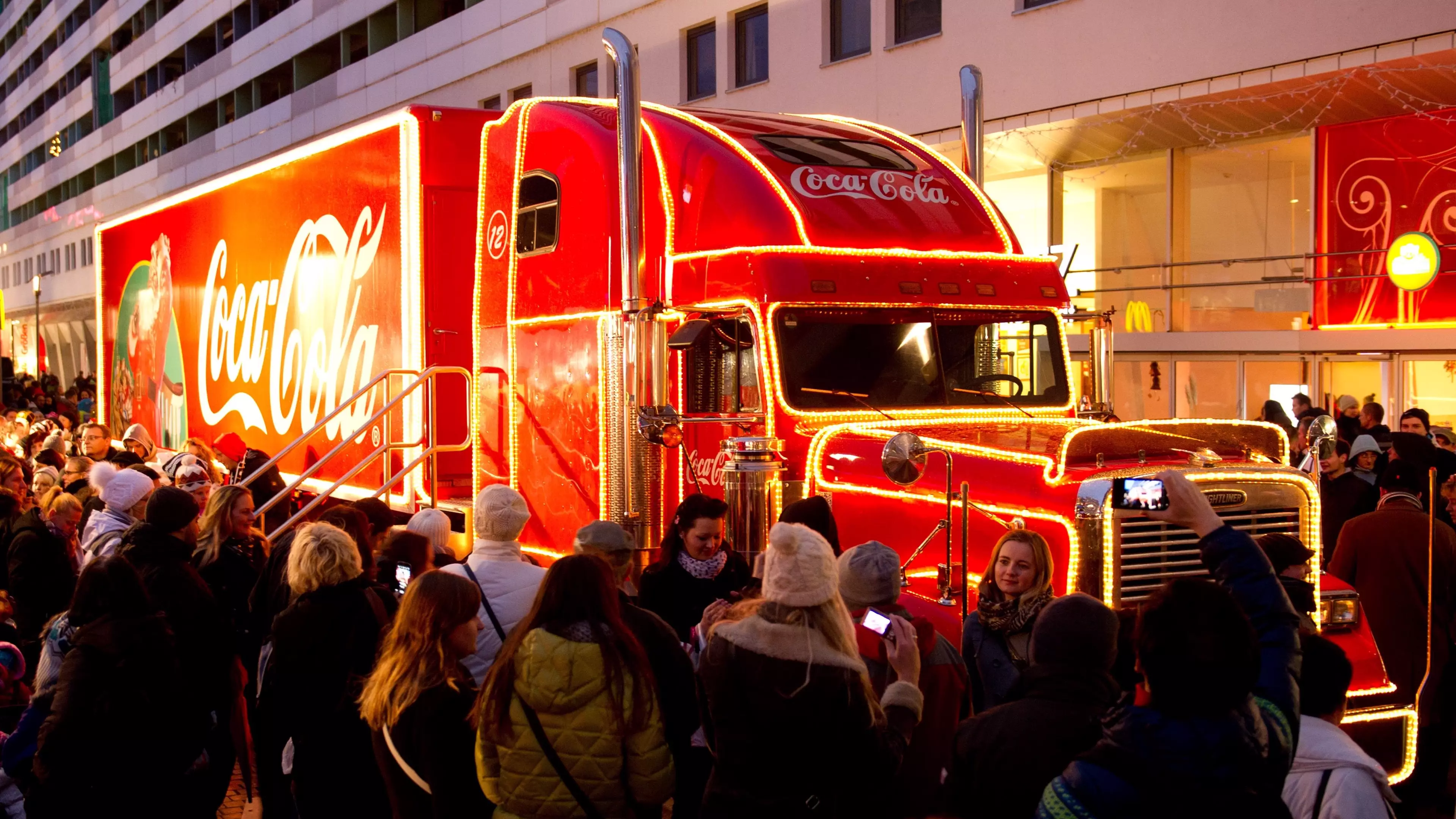 Coca-Cola Bus Spotted In London As The Countdown To Christmas Starts Early