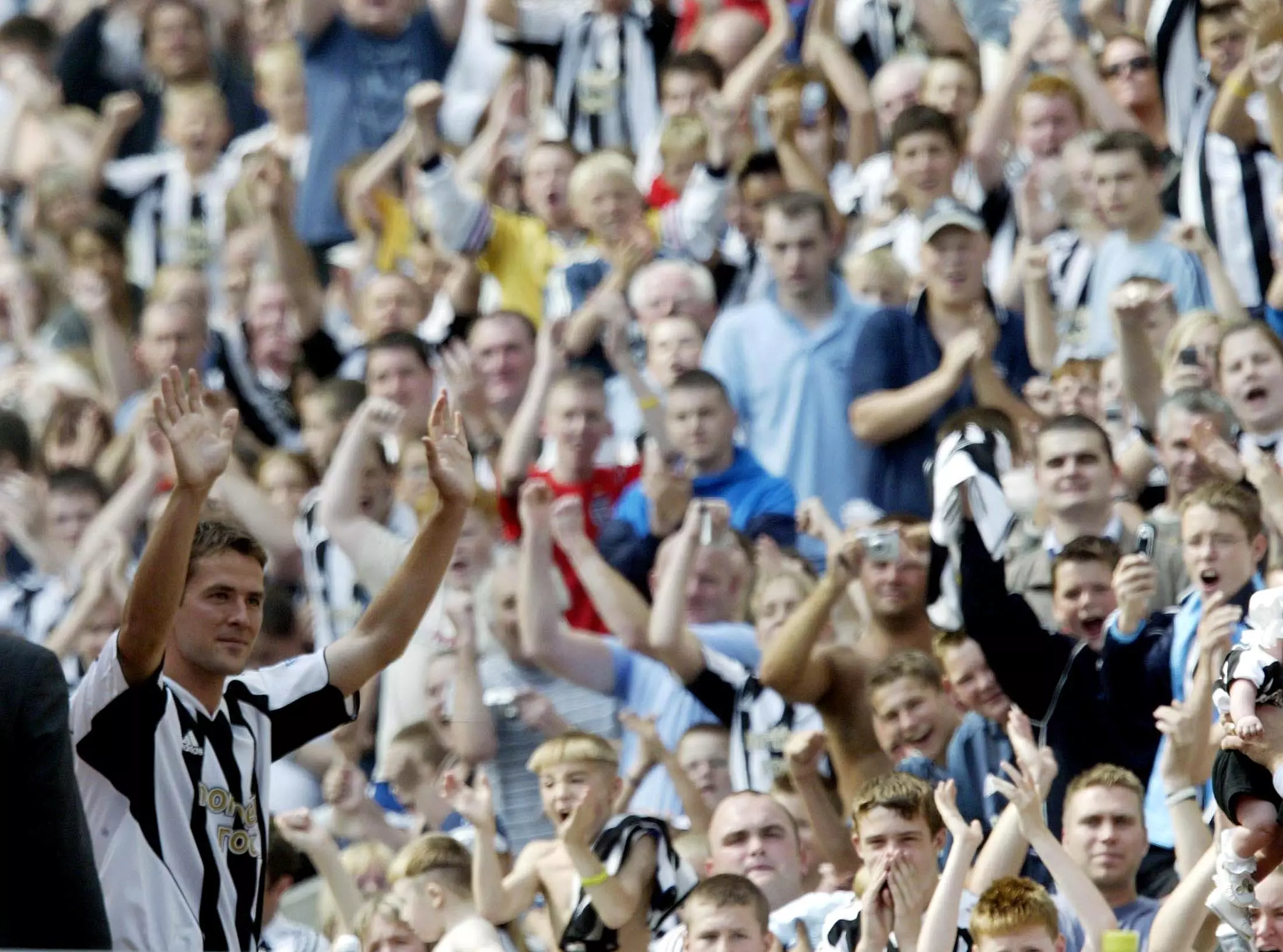 Newcastle fans were very happy to see Owen. Image: PA Images