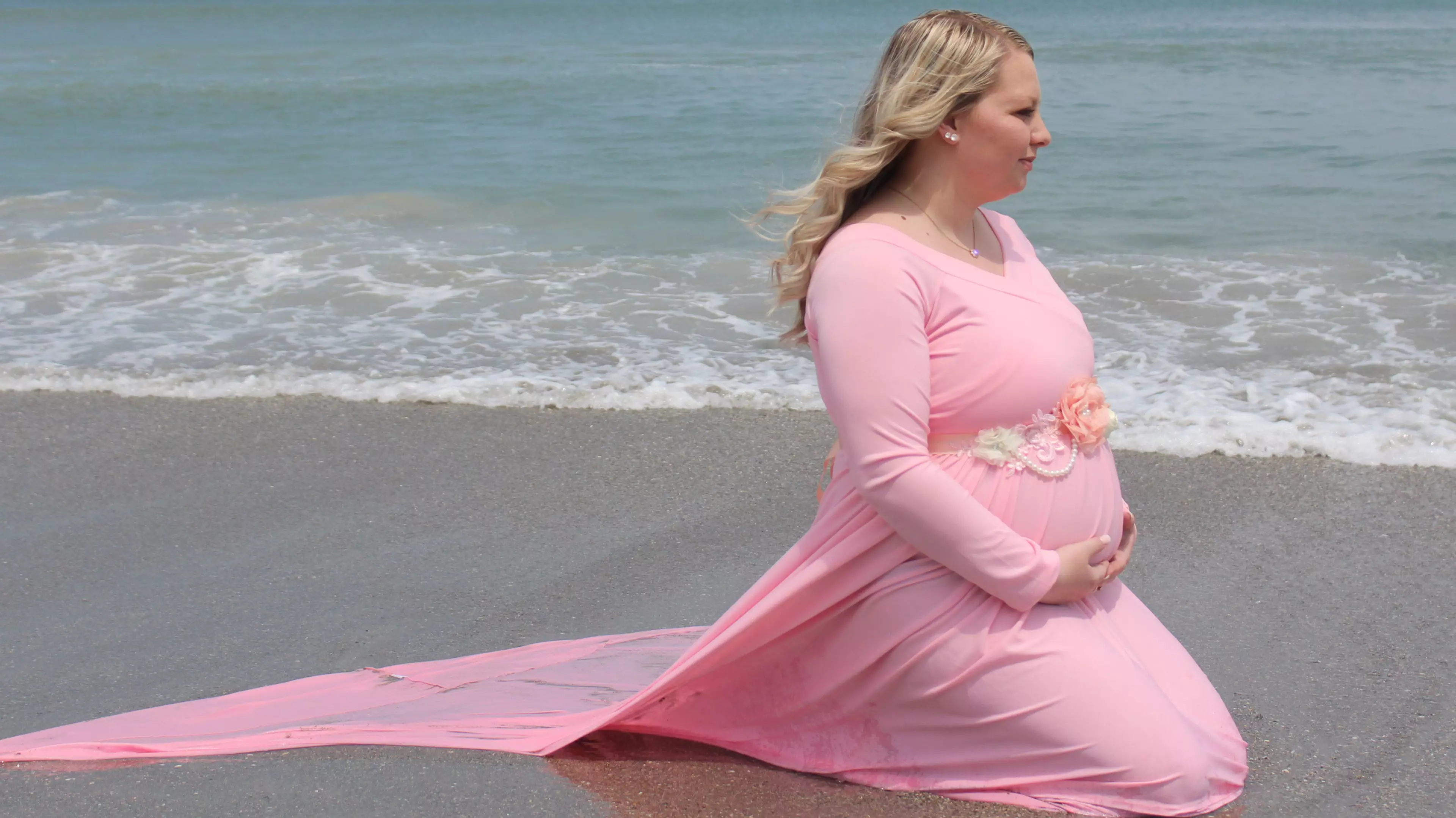 Mum's Maternity Photoshoot Pictures Capture The Moment A Plane Crashes Into The Sea