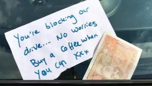 Paramedics Are Being Left Kind Notes And Money 'For Coffee'