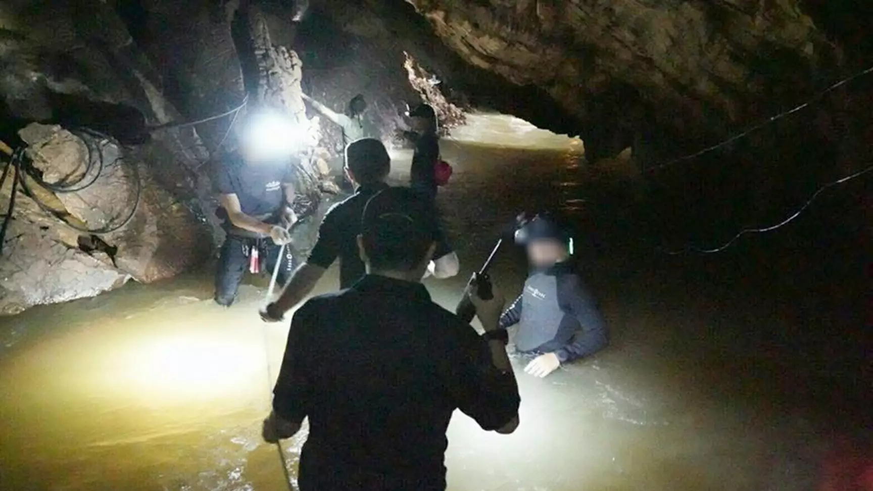 Praise For Thai Navy SEALS Who Rescued Trapped Football Team