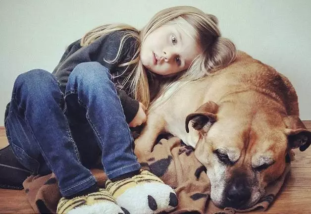 Little Girl Says Goodbye To Dog Moments Before It's Put Down