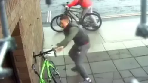 Cyclist Nearly Has His Bike Stolen Within Seconds Of Leaving It Unattended 