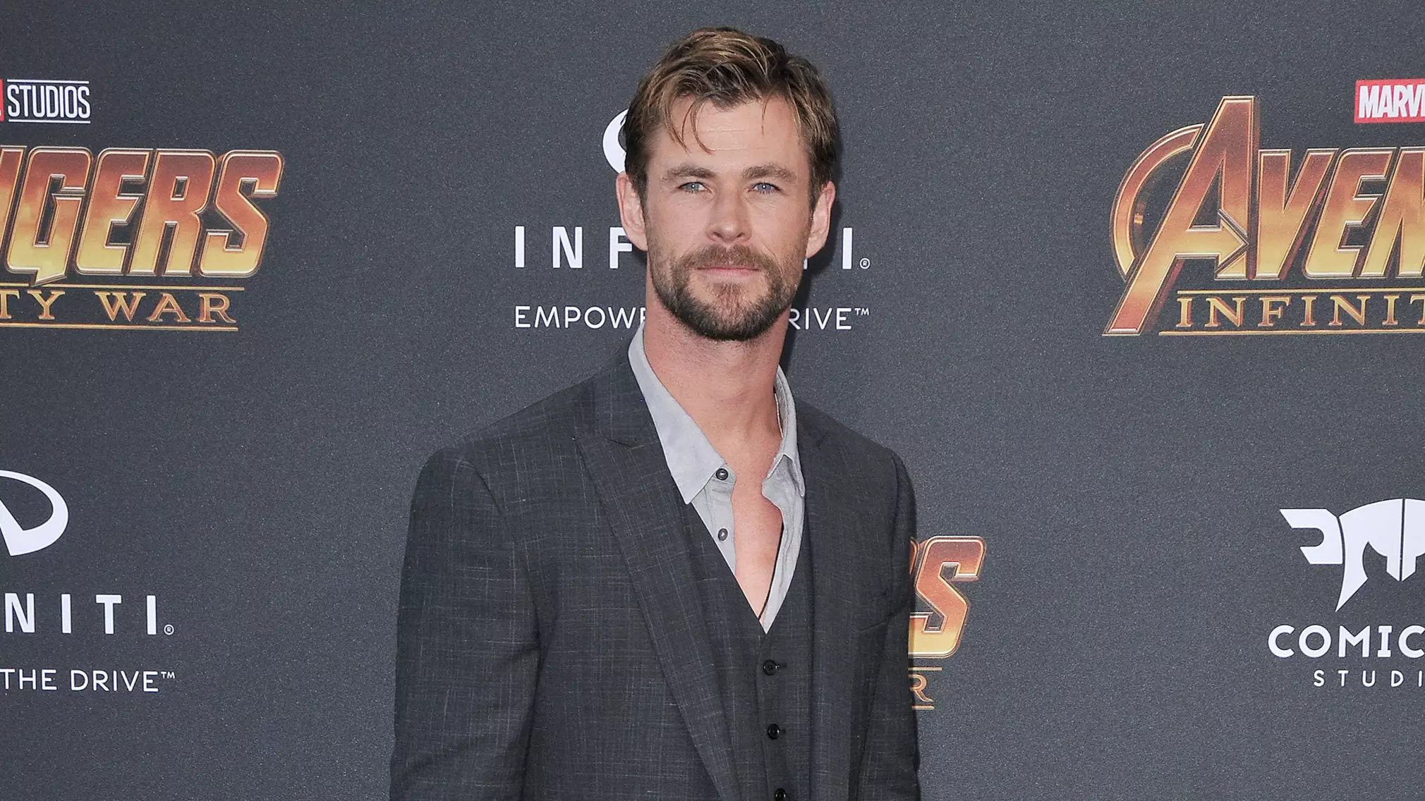 Chris Hemsworth Stops Off To Give Hitchhiker A Lift In His Helicopter