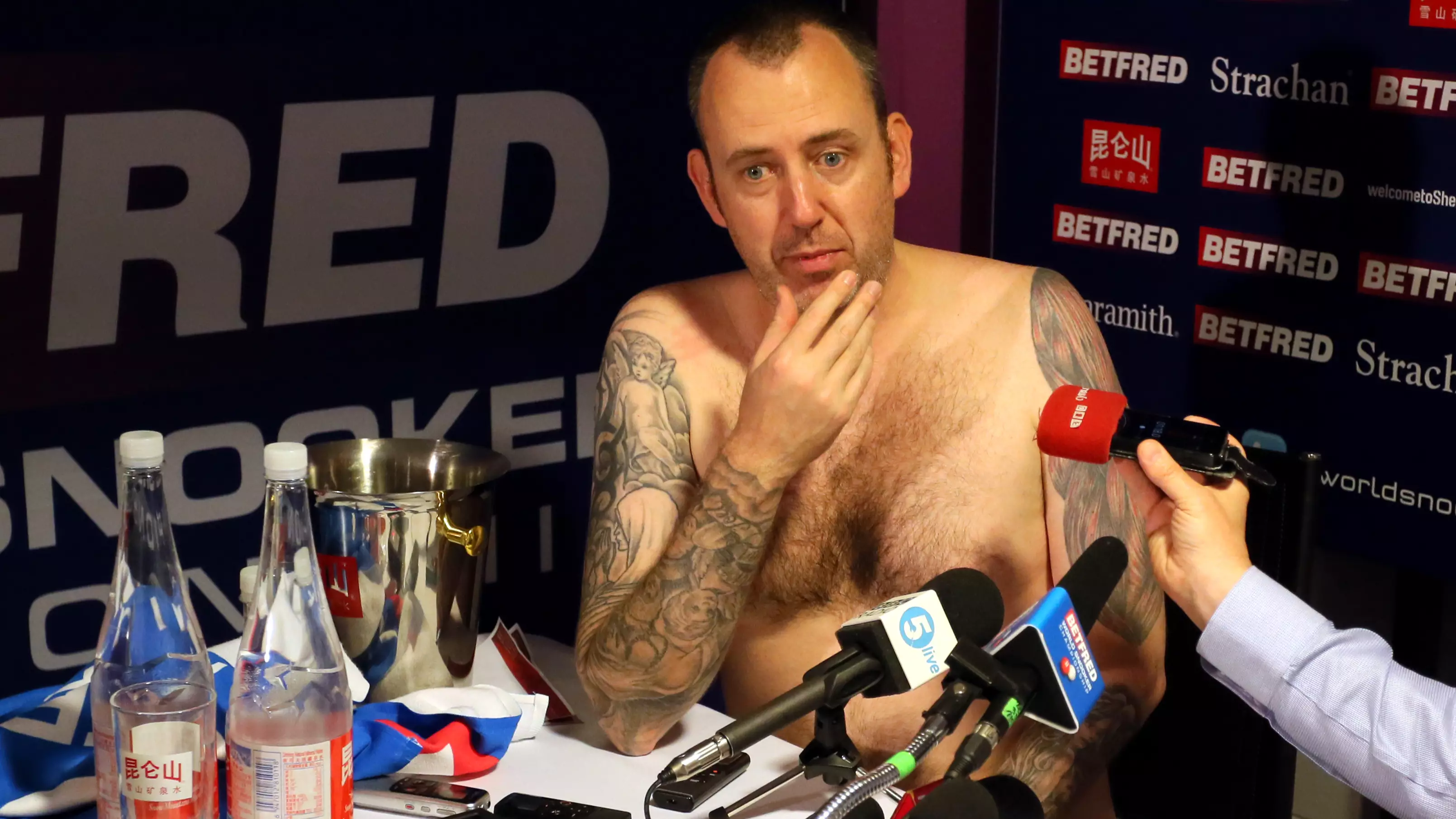 World Snooker Champ Mark Williams Turns Up To Press Conference Naked