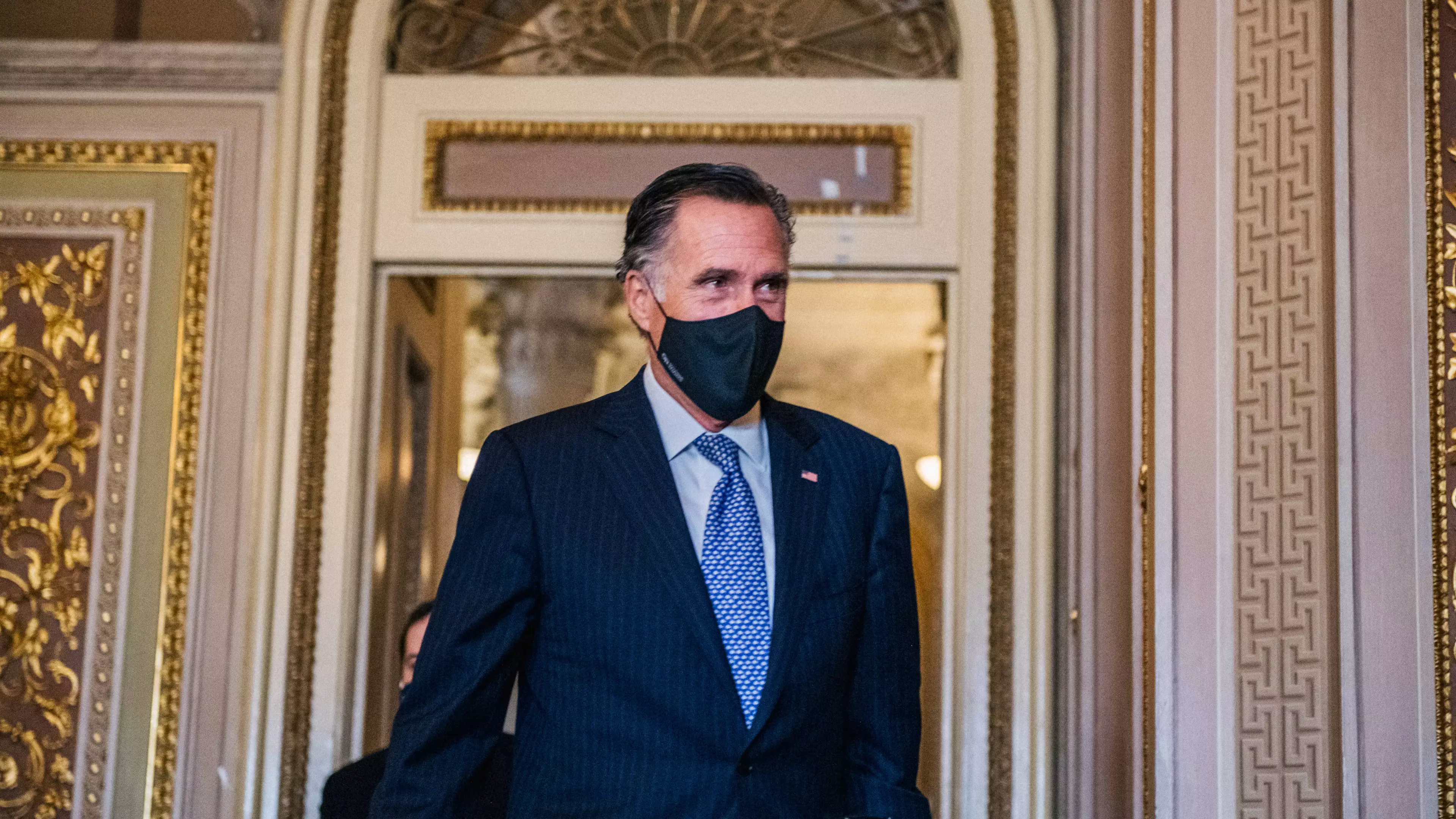 Cop Tells US Senator Mitt Romney To Flee From Capitol Hill Rioters