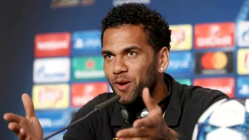 BREAKING: Dani Alves Agrees To Join Manchester City