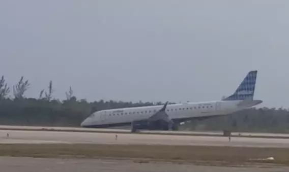 Magic Pilot Manages To Land Plane Without Front Landing Gear