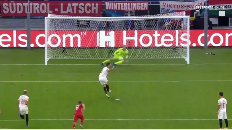 Lucas Ocampos Scores Outrageous No-Look Penalty For Sevilla Against Bayern Munich During Super Cup