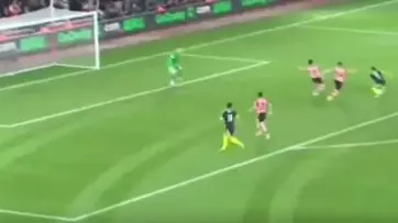WATCH: Alexis Sanchez Scores Lovely Solo Goal Against Southampton
