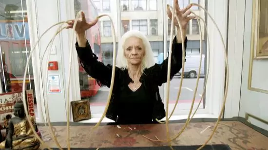 ​Woman With Longest Nails In World Reveals How She Lost Them