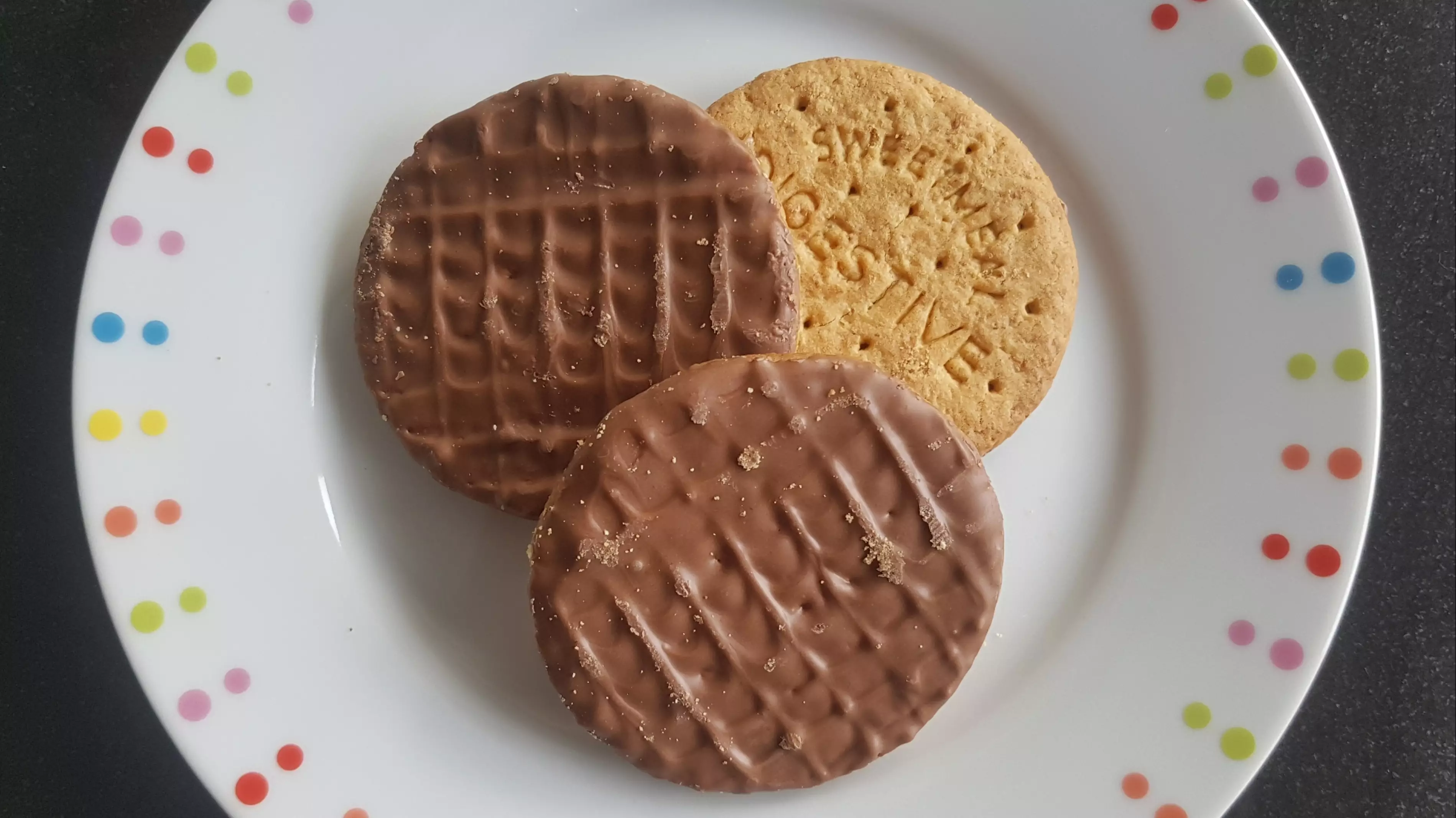 It Turns Out We've Been Eating Chocolate Digestives All Wrong