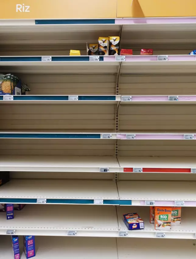 Supermarkets are running out of food and household goods (